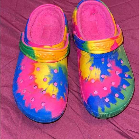 fuzzy tie dye crocs
